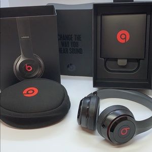 Beats by Dre wireless solo 2